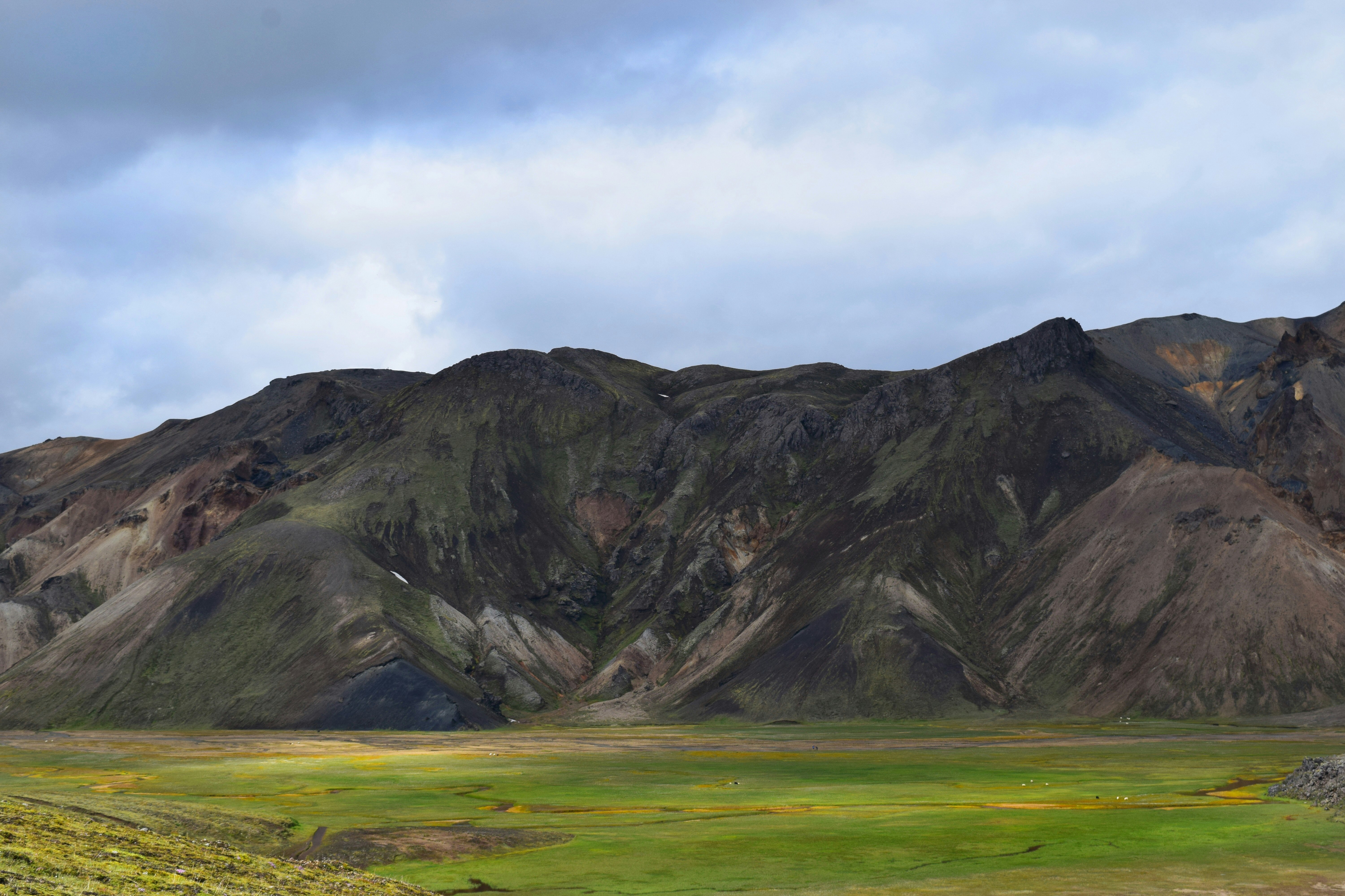 horizon scenery of mountain and cloudy sky